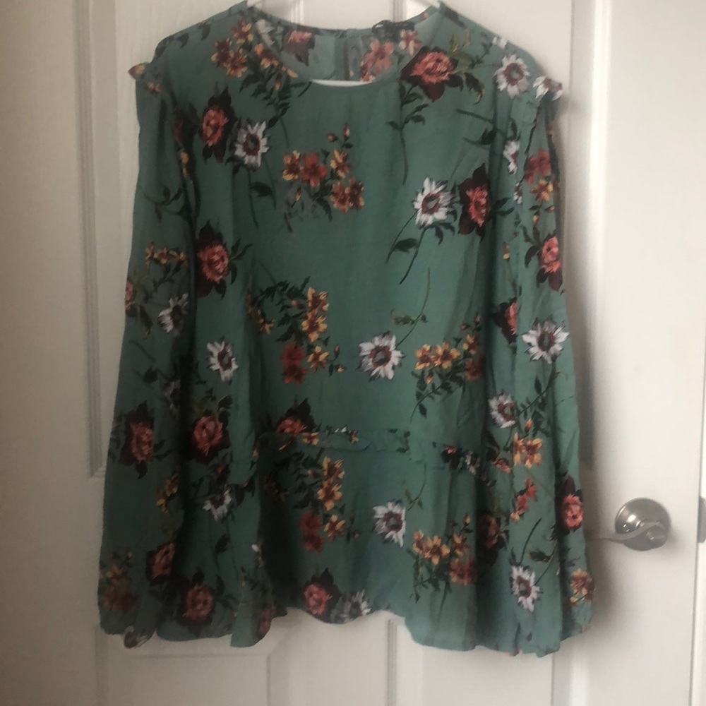 Floral blouse with ruffle detail